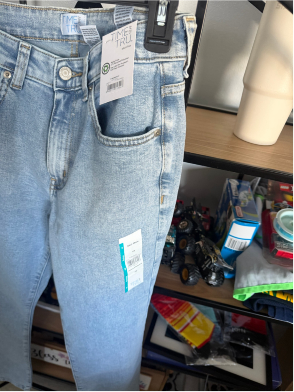 Women's Time and Tru Mid-Rise Straight Leg Jeans Blue Size 10 - Picture 2 of 3